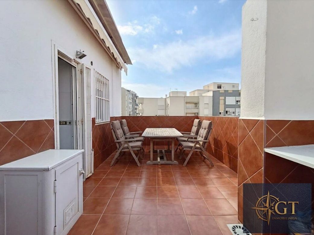 Ático en venta en Zapillo, Almería: Terraza de 20 m²